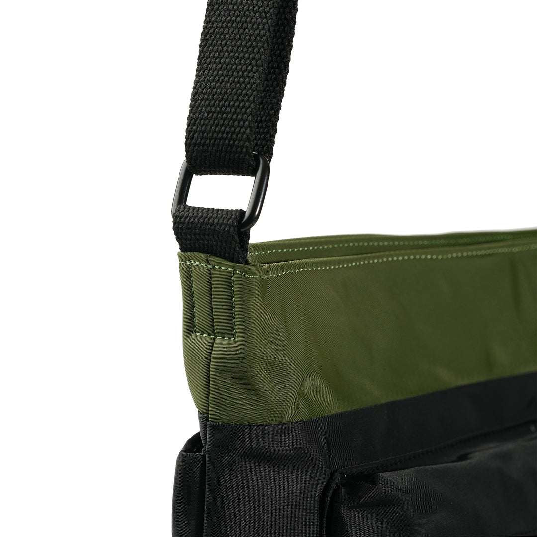 Creative Waste Kennington B Black / Avocado Recycled Nylon